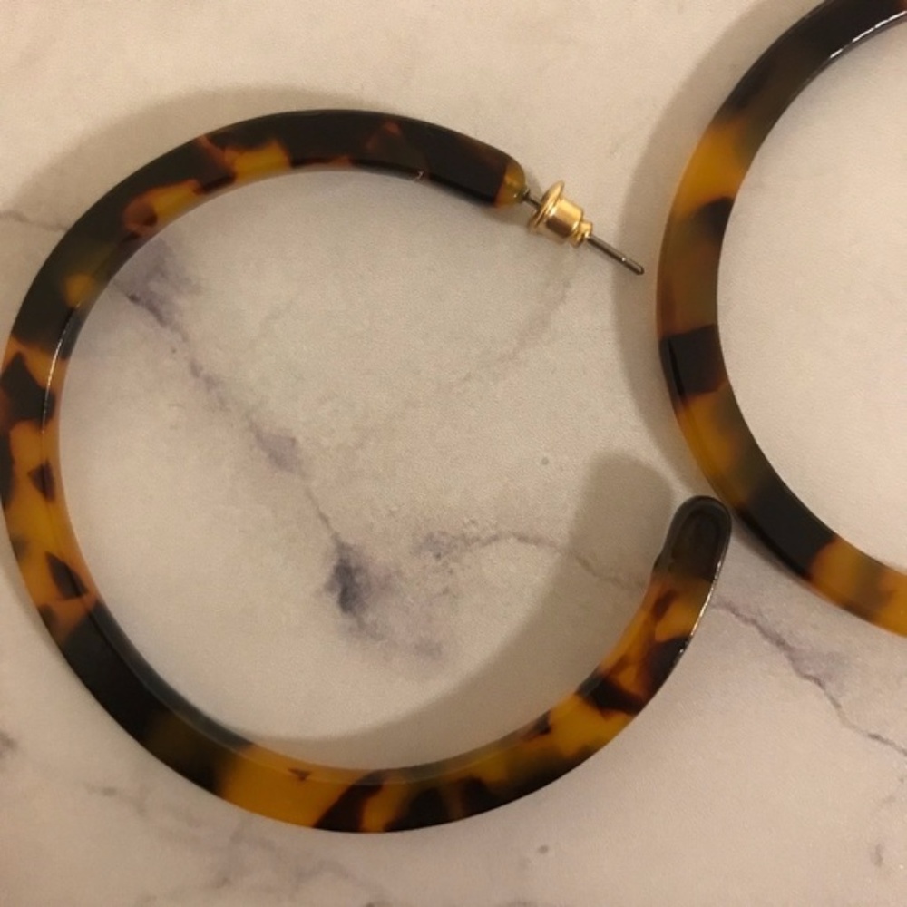 Tortoise shell open hoop earrings - Picture 6 of 8